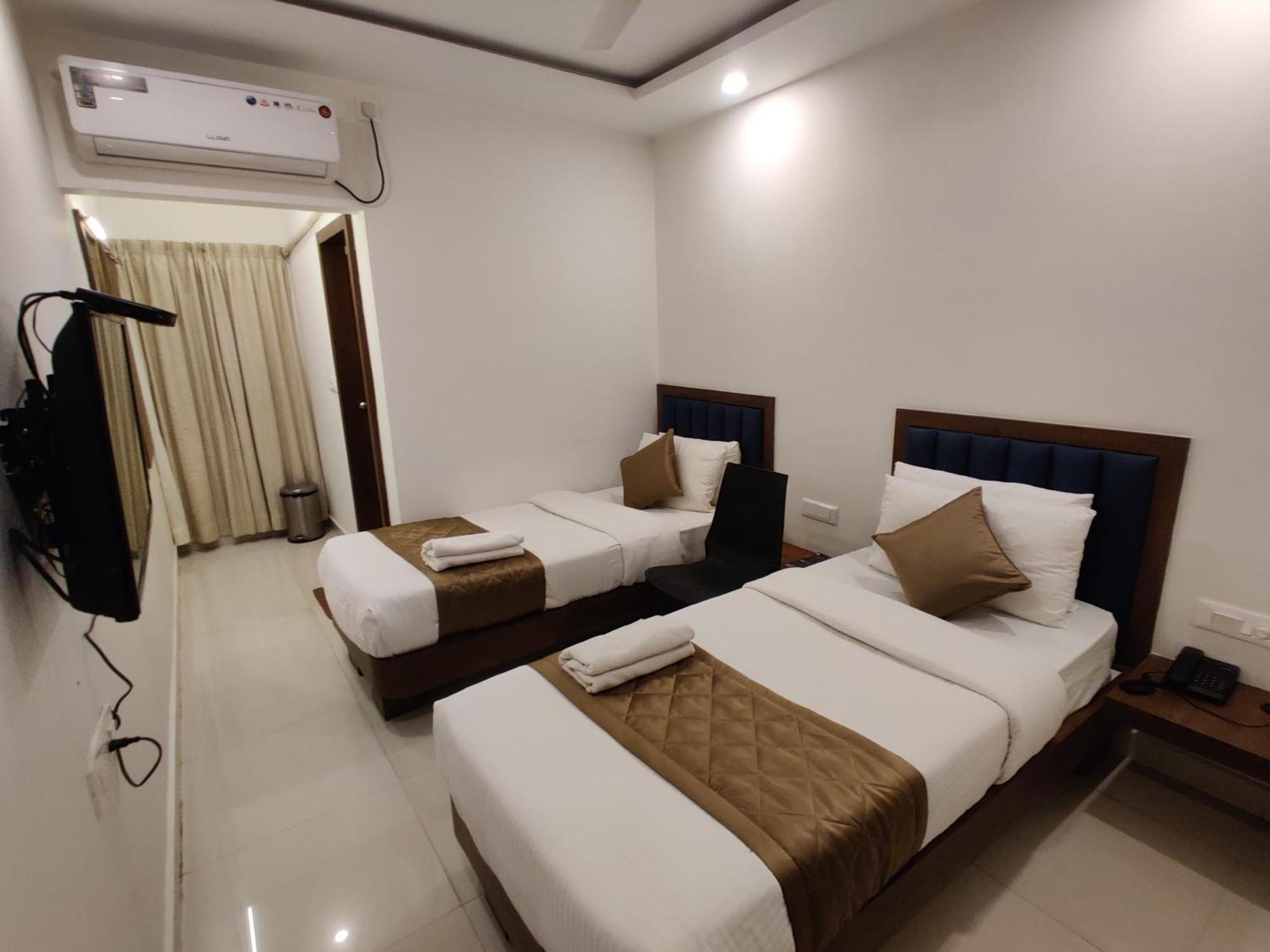 Airport Regency Hotel Devanahalli Bagian luar foto