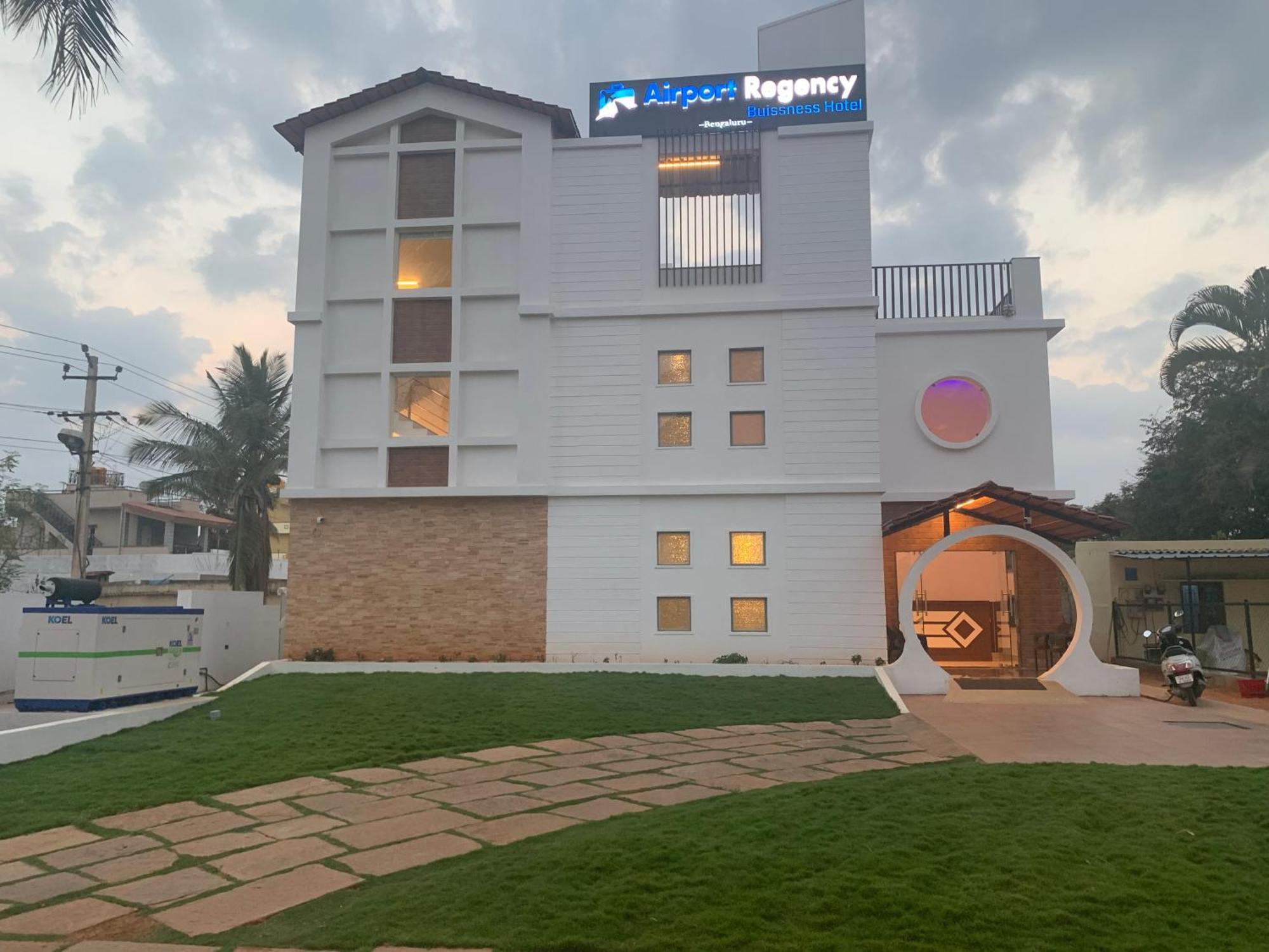 Airport Regency Hotel Devanahalli Bagian luar foto